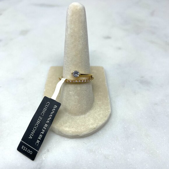 Banana Republic NWT Cubic Zirconia Gold Curved Ring, Size 7 - Picture 2 of 7